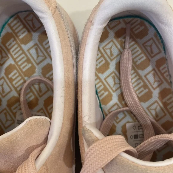 Puma  Suede Classic XXI sneakerin a light pink/peach color. - Picture 9 of 13